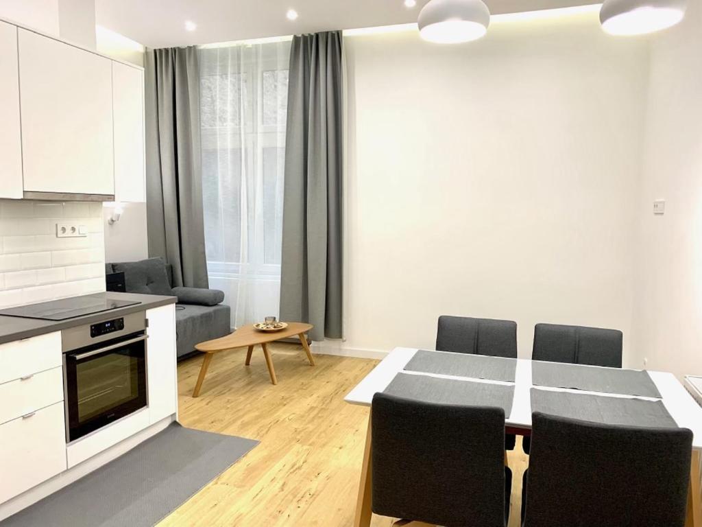 Colton Paulay Apartment Budapest